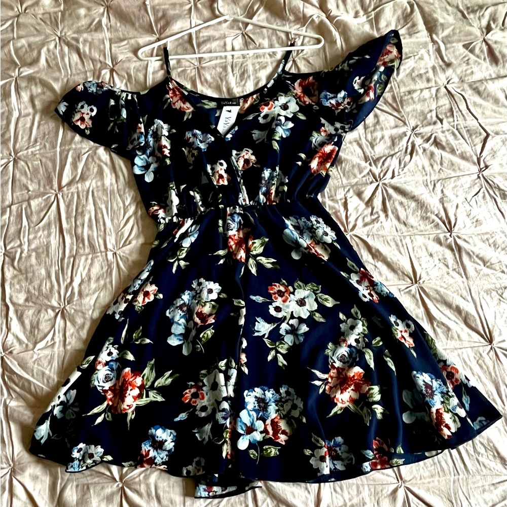NWT Floral Cold-shoulder dress. Size L